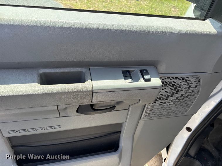 image for item NK9099 2016 Ford E450 shuttle bus