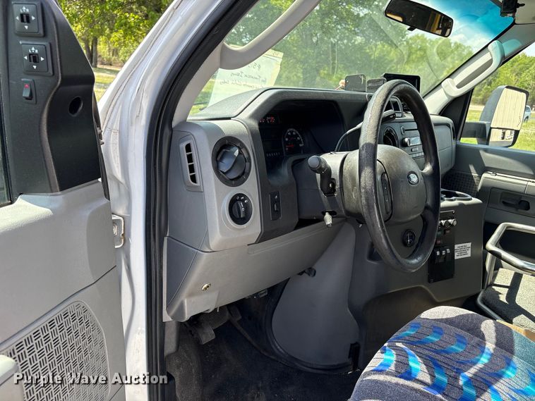 image for item NK9099 2016 Ford E450 shuttle bus