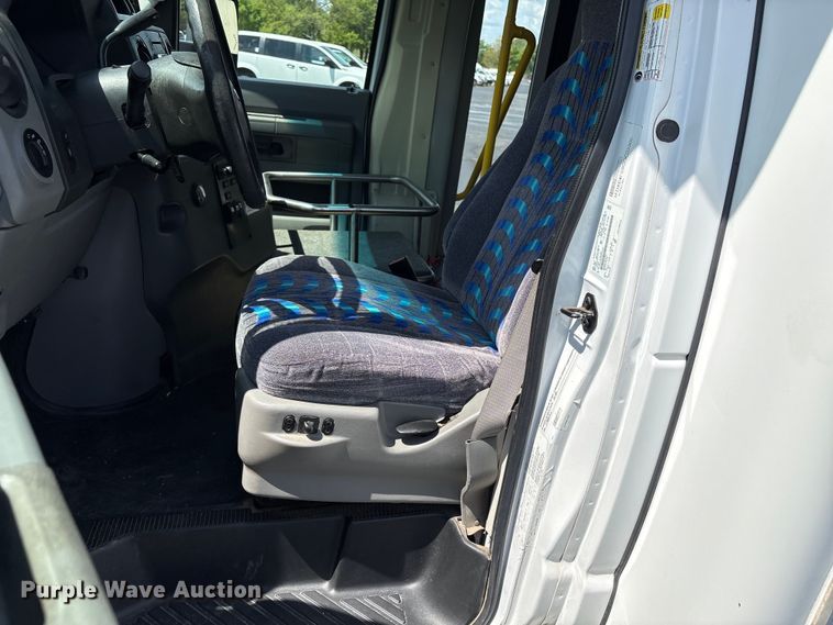 image for item NK9099 2016 Ford E450 shuttle bus