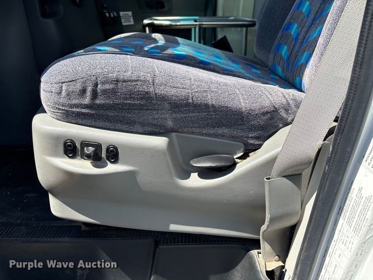 image for item NK9099 2016 Ford E450 shuttle bus