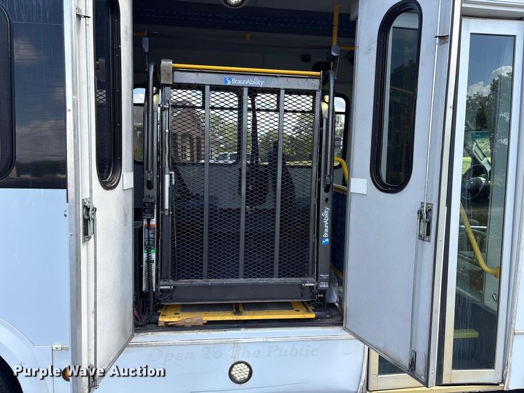 image for item NK9099 2016 Ford E450 shuttle bus