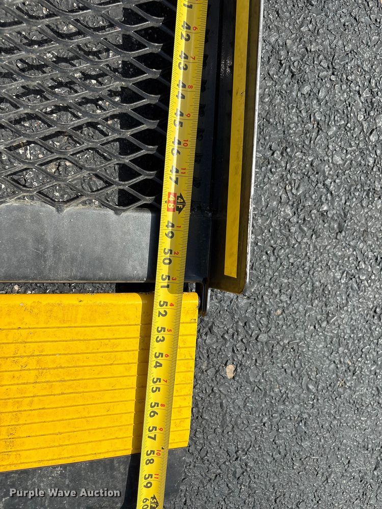 image for item NK9099 2016 Ford E450 shuttle bus