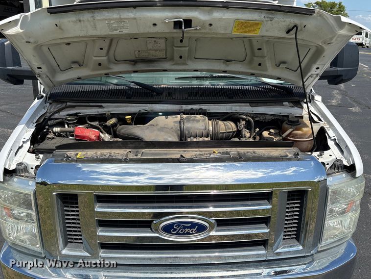 image for item NK9099 2016 Ford E450 shuttle bus