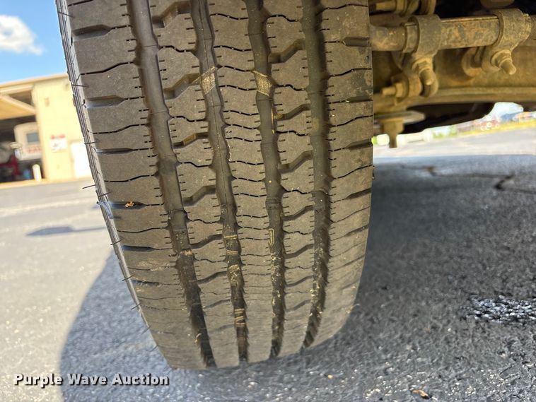 image for item NK9099 2016 Ford E450 shuttle bus