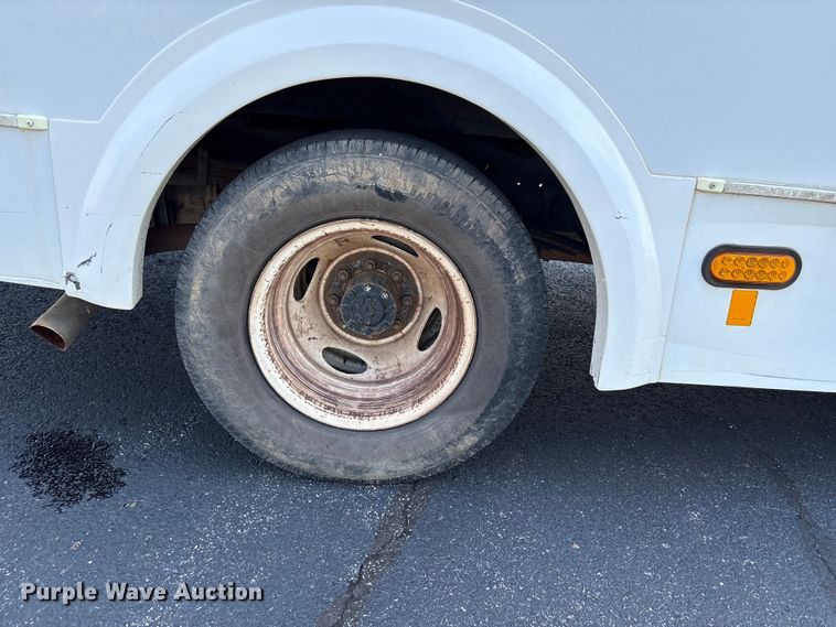 image for item NK9099 2016 Ford E450 shuttle bus