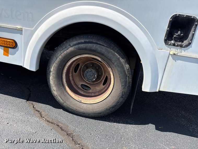 image for item NK9099 2016 Ford E450 shuttle bus