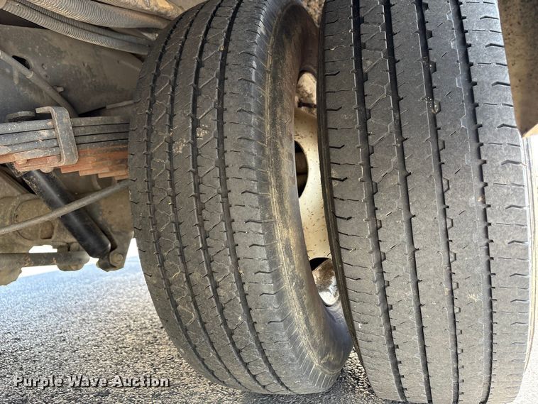 image for item NK9099 2016 Ford E450 shuttle bus