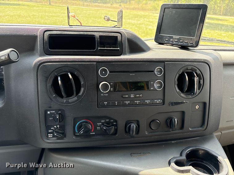 image for item NK9099 2016 Ford E450 shuttle bus