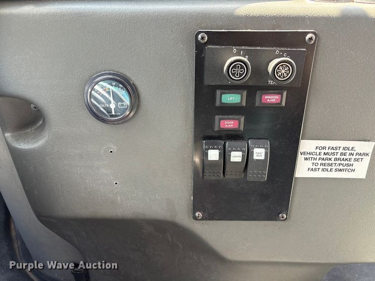 image for item NK9099 2016 Ford E450 shuttle bus