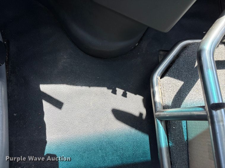 image for item NK9099 2016 Ford E450 shuttle bus