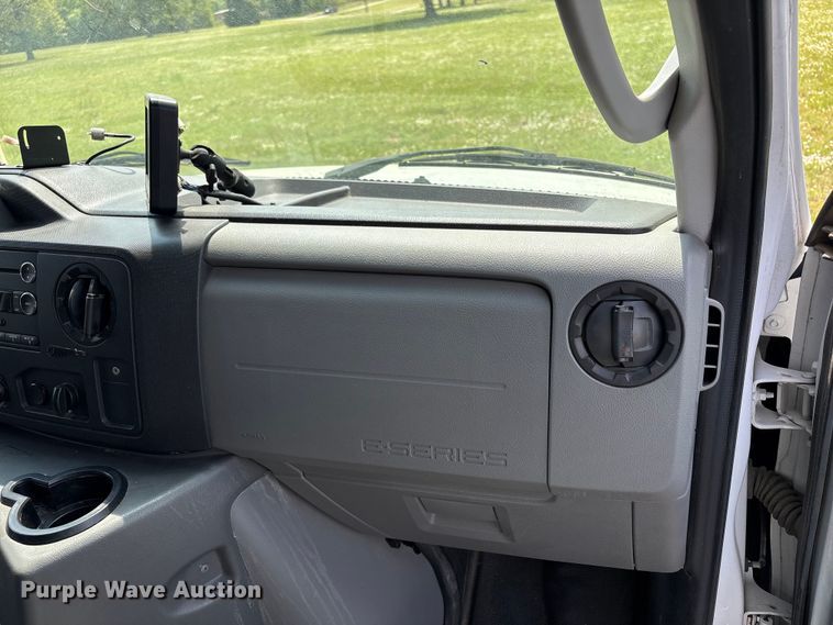 image for item NK9099 2016 Ford E450 shuttle bus