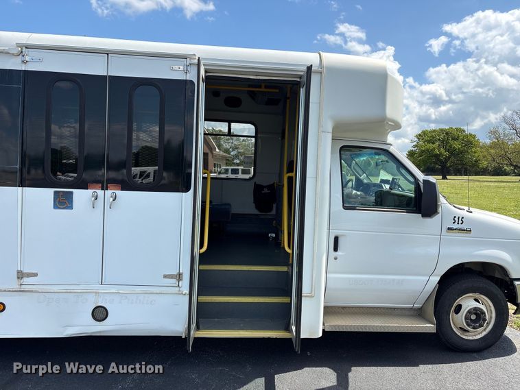 image for item NK9099 2016 Ford E450 shuttle bus