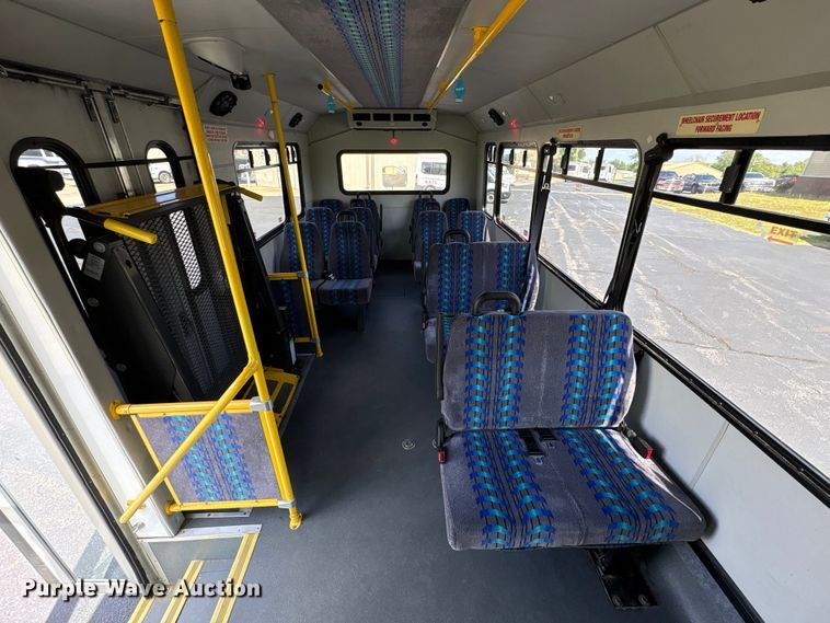 image for item NK9099 2016 Ford E450 shuttle bus