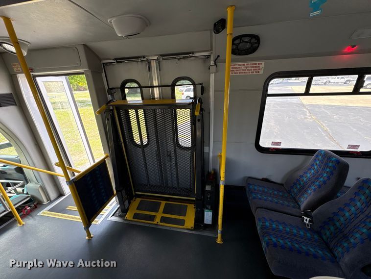 image for item NK9099 2016 Ford E450 shuttle bus