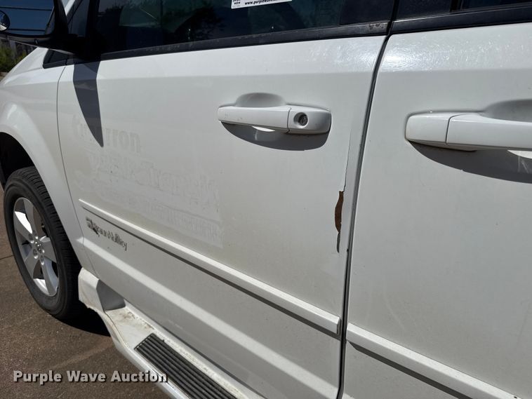 image for item NK9161 2017 Dodge Grand Caravan handicap accessible van