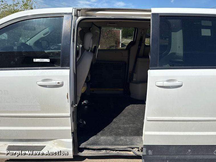 image for item NK9161 2017 Dodge Grand Caravan handicap accessible van
