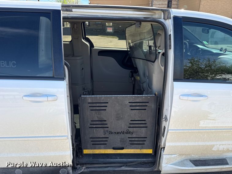 image for item NK9161 2017 Dodge Grand Caravan handicap accessible van