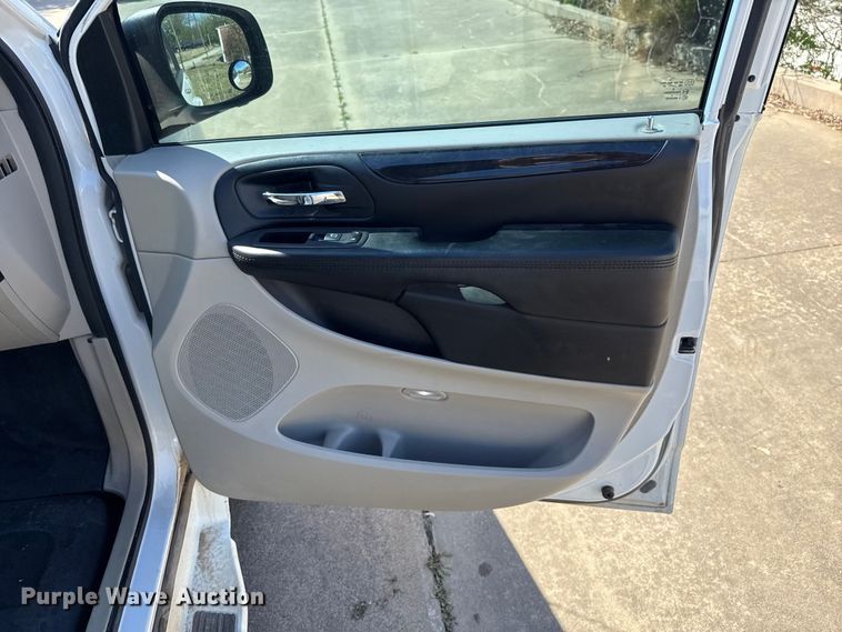 image for item NK9161 2017 Dodge Grand Caravan handicap accessible van