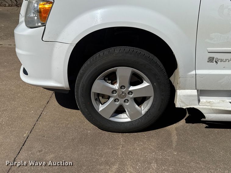 image for item NK9161 2017 Dodge Grand Caravan handicap accessible van