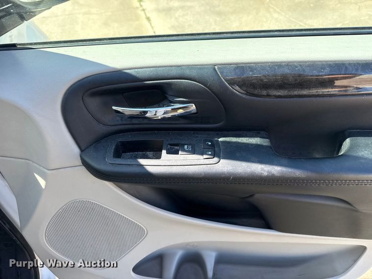 image for item NK9163 2019 Dodge Grand Caravan handicap accessible van