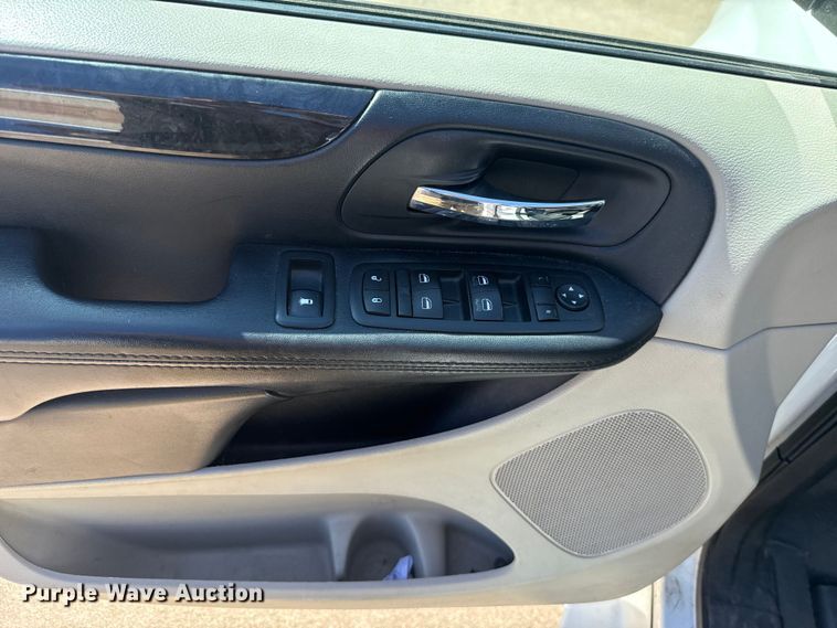 image for item NK9165 2017 Dodge Grand Caravan handicap accessible van