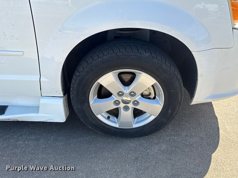 image for item NK9165 2017 Dodge Grand Caravan handicap accessible van