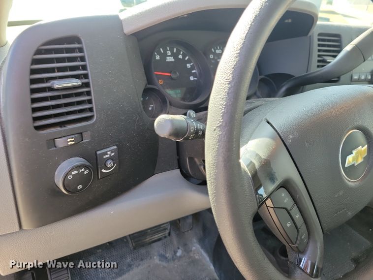 image for item NK9761 2013 Chevrolet Silverado 1500 Crew Cab pickup truck