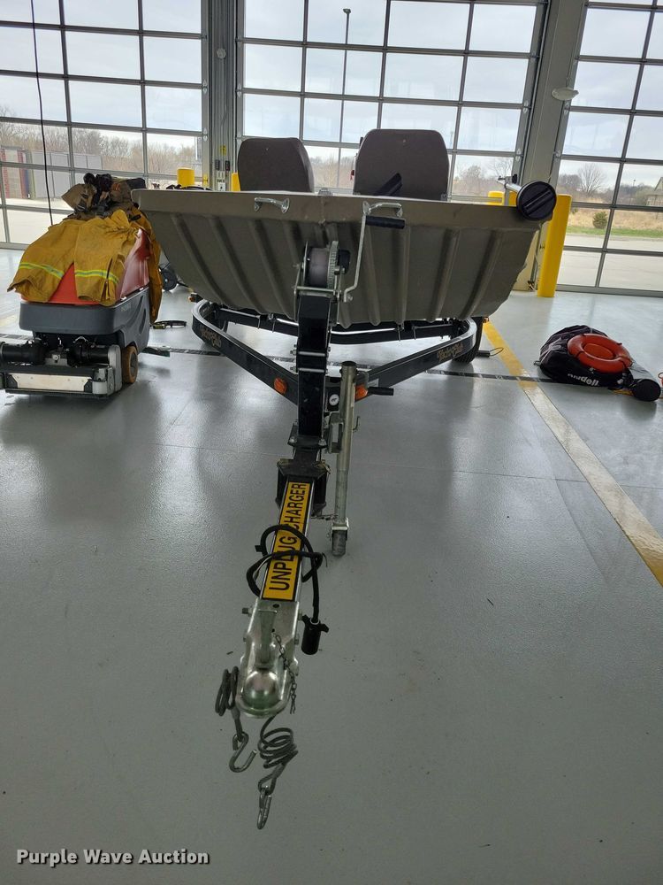 image for item NK9966 2010 Alumacraft boat