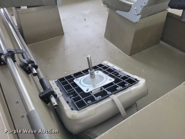 image for item NK9966 2010 Alumacraft boat