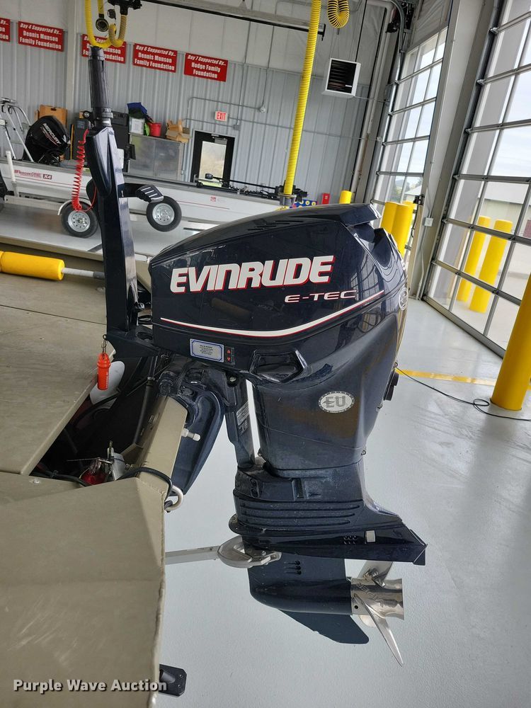 image for item NK9966 2010 Alumacraft boat