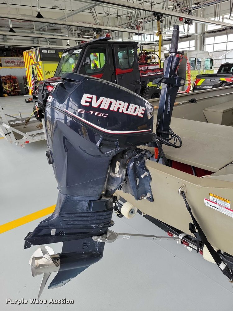 image for item NK9966 2010 Alumacraft boat