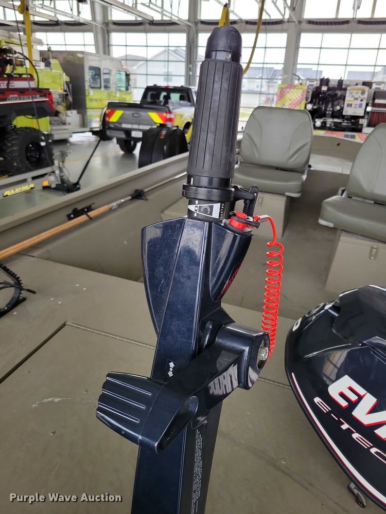 image for item NK9966 2010 Alumacraft boat