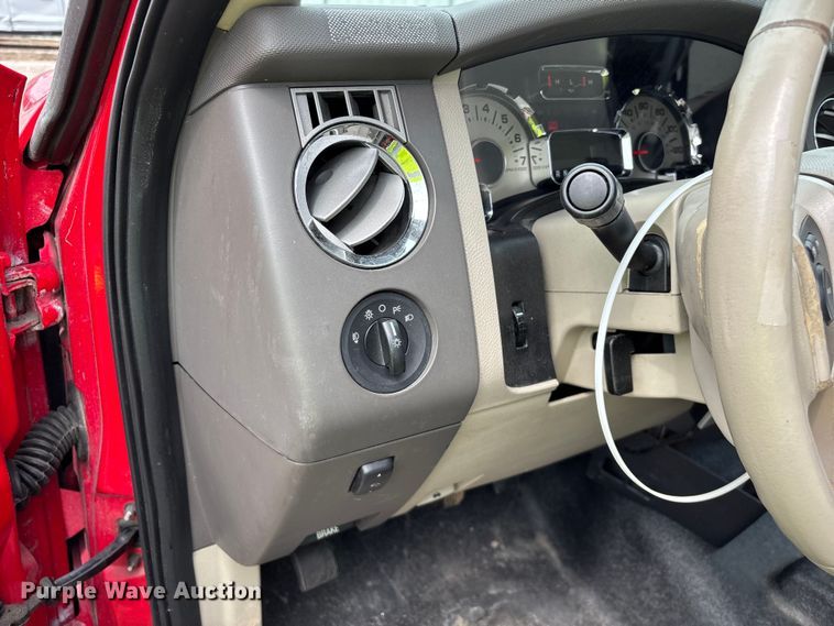 image for item YA2630 2011 Ford Expedition SUV