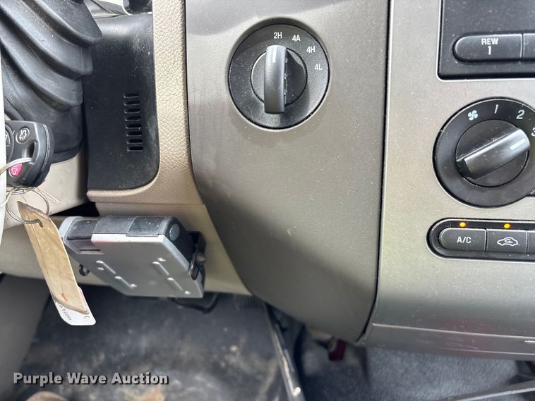 image for item YA2630 2011 Ford Expedition SUV