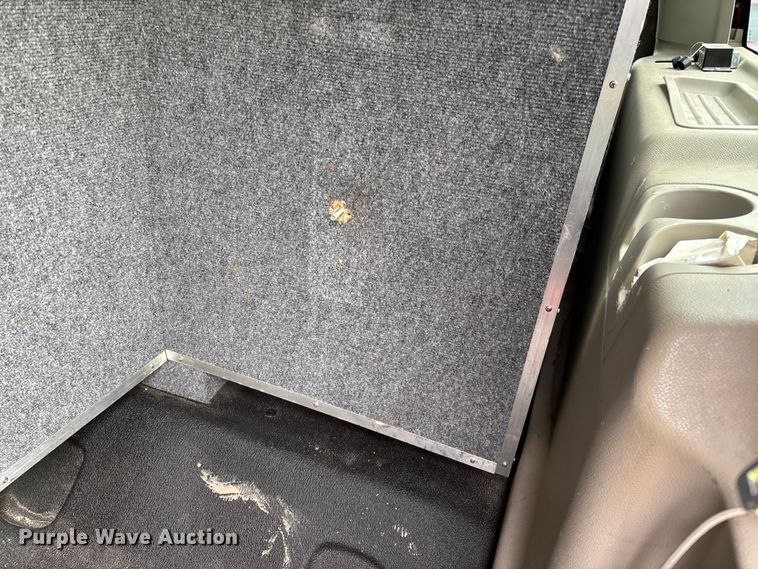 image for item YA2630 2011 Ford Expedition SUV