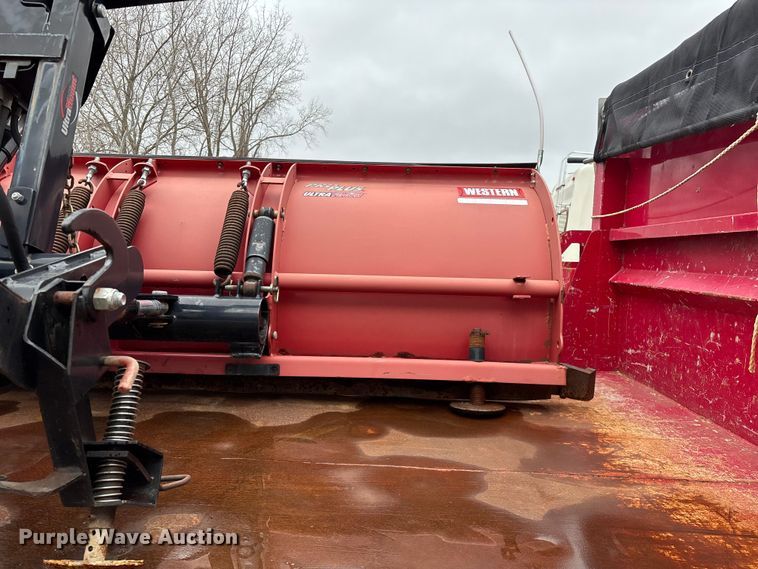 image for item YA2631 2013 Ford F550 Super Duty dump truck