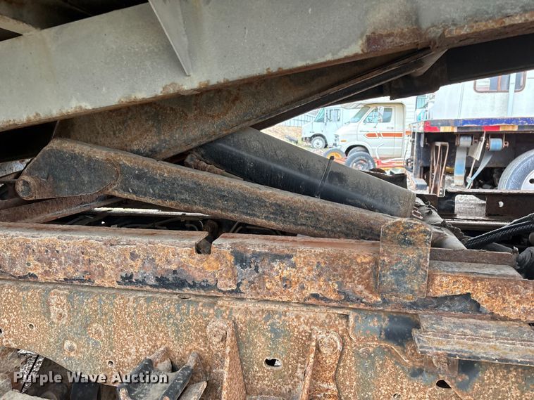 image for item YA2631 2013 Ford F550 Super Duty dump truck