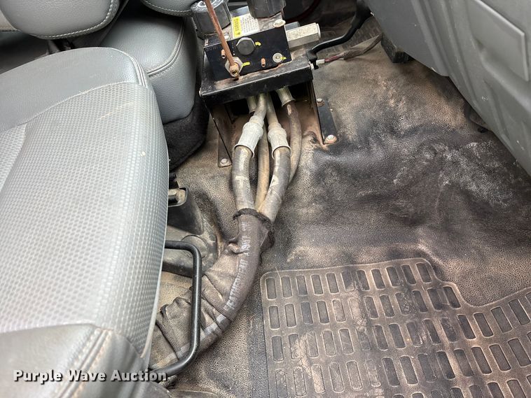 image for item YA2631 2013 Ford F550 Super Duty dump truck