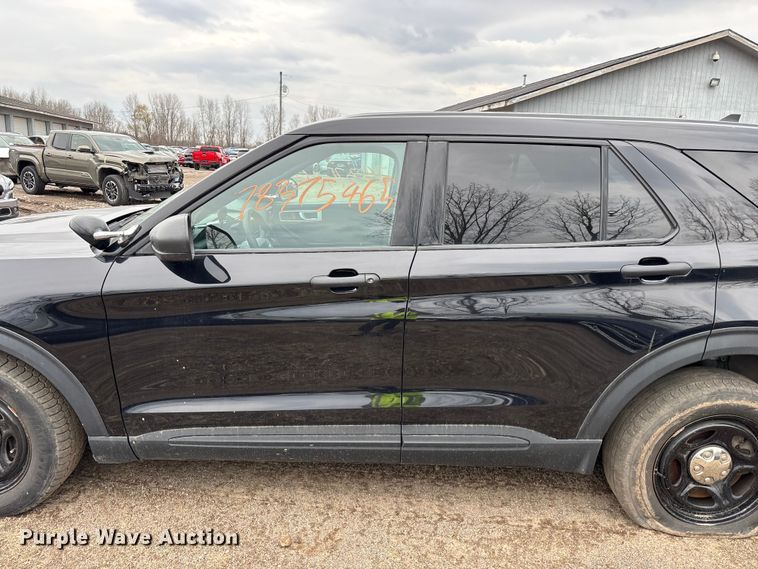 image for item YA2633 2021 Ford Explorer Police Interceptor Hybrid SUV