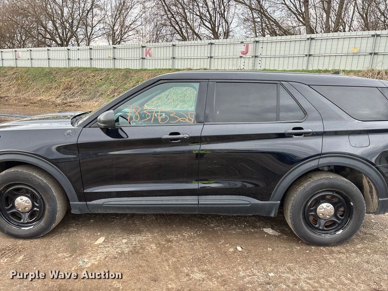 image for item YA2634 2021 Ford Explorer Police Interceptor Hybrid SUV