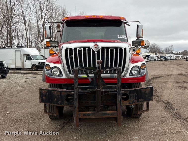 image for item YA2960 2013 International WorkStar 7400 spreader truck