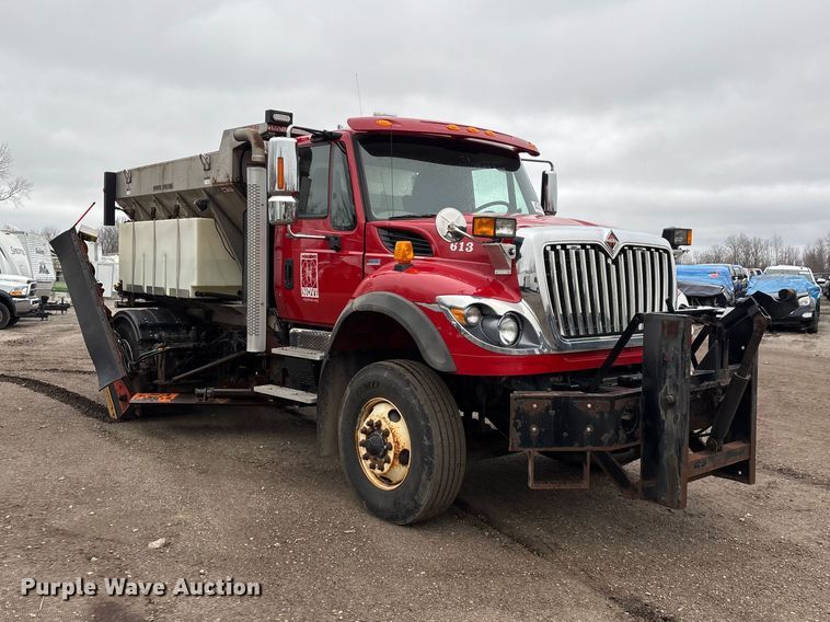 image for item YA2960 2013 International WorkStar 7400 spreader truck