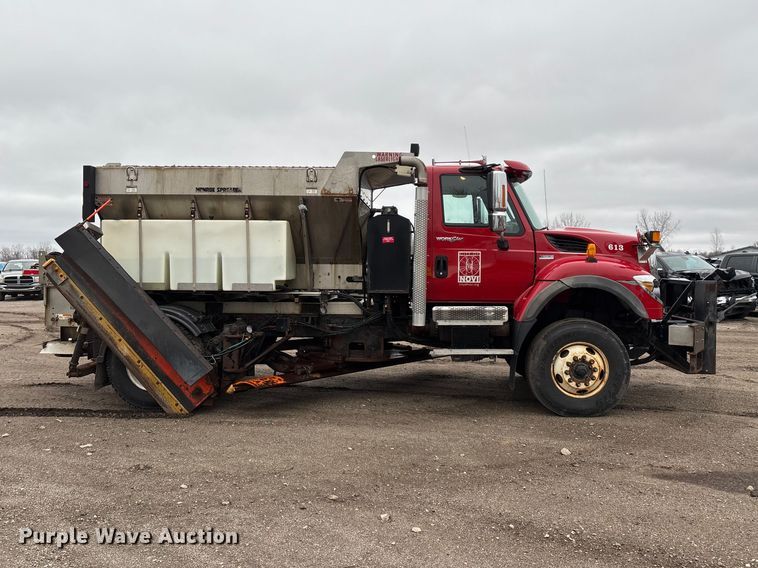 image for item YA2960 2013 International WorkStar 7400 spreader truck