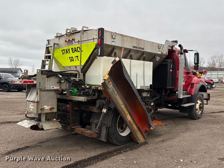 image for item YA2960 2013 International WorkStar 7400 spreader truck