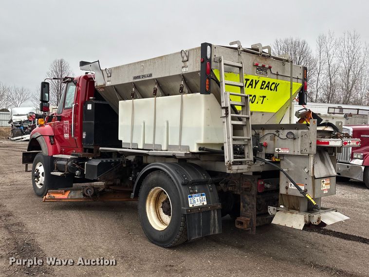 image for item YA2960 2013 International WorkStar 7400 spreader truck