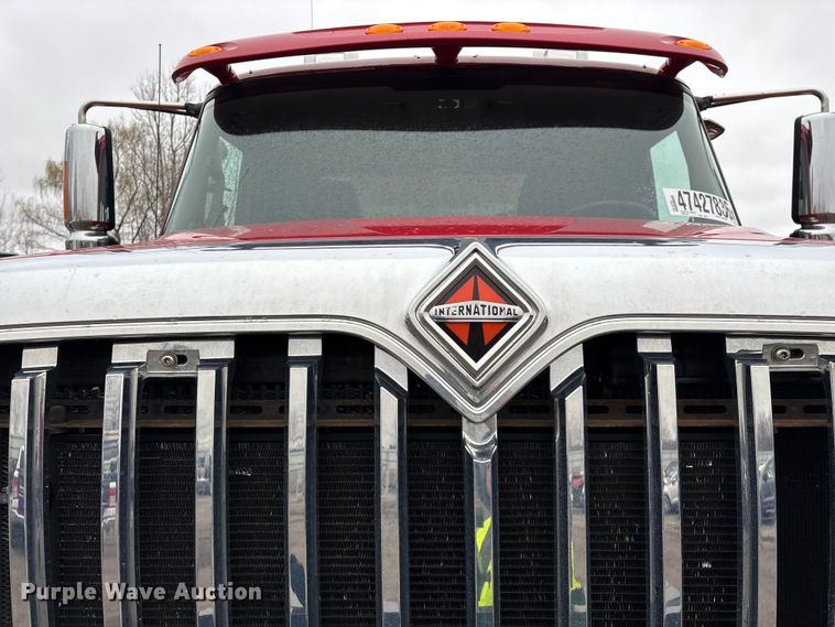 image for item YA2960 2013 International WorkStar 7400 spreader truck