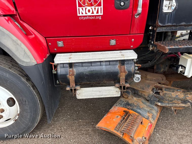 image for item YA2960 2013 International WorkStar 7400 spreader truck