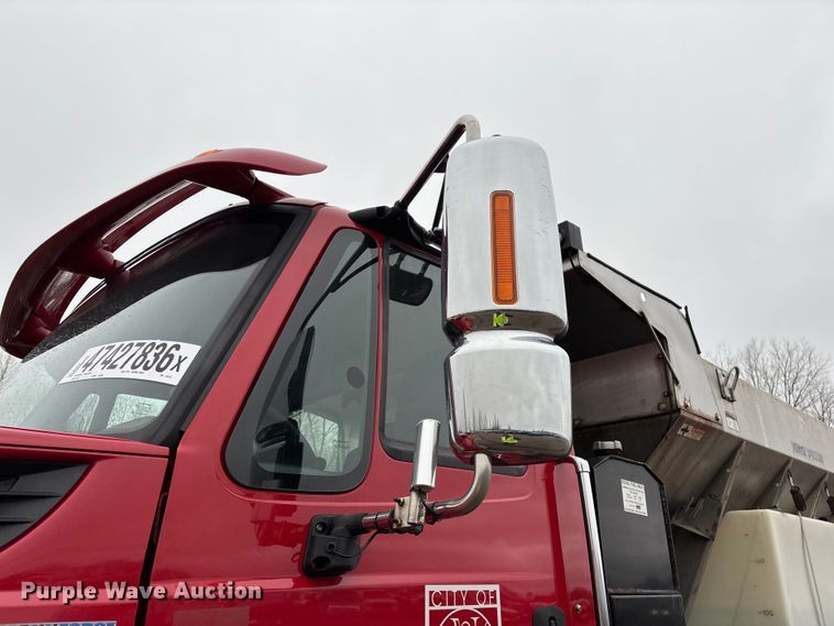 image for item YA2960 2013 International WorkStar 7400 spreader truck