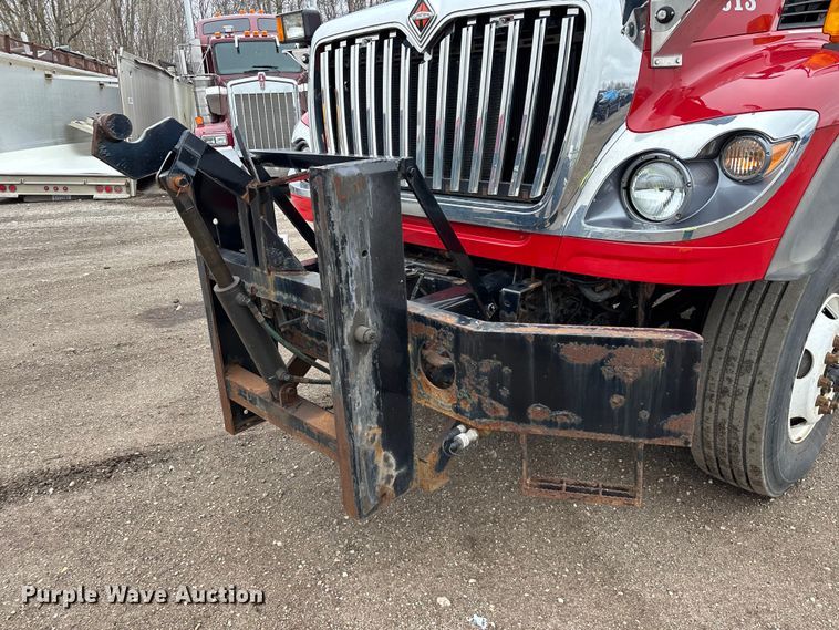 image for item YA2960 2013 International WorkStar 7400 spreader truck