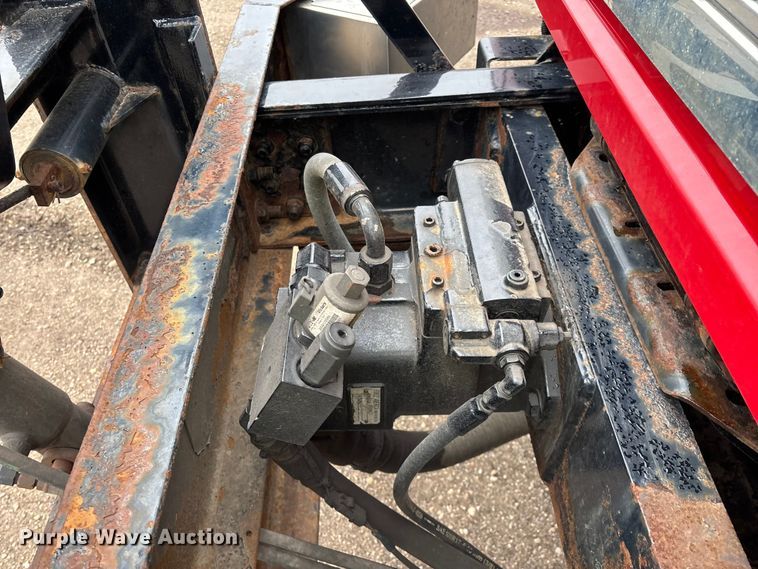 image for item YA2960 2013 International WorkStar 7400 spreader truck